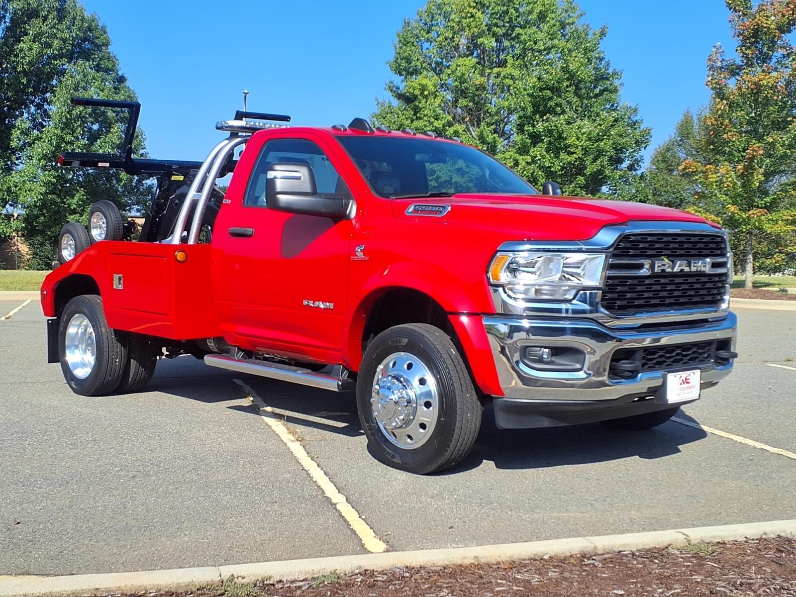 2024 RAM 5500 HD SLT photo 1