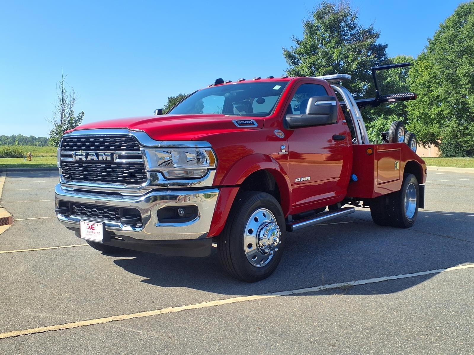 2024 RAM 5500 HD SLT thumbnail 3