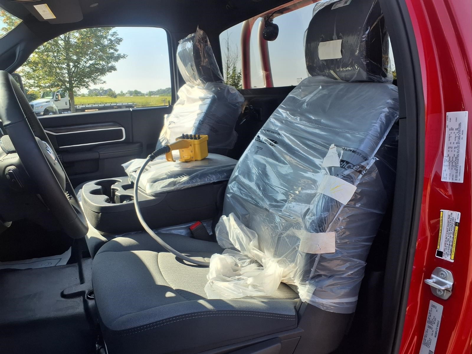 2024 RAM 5500 HD SLT thumbnail 16