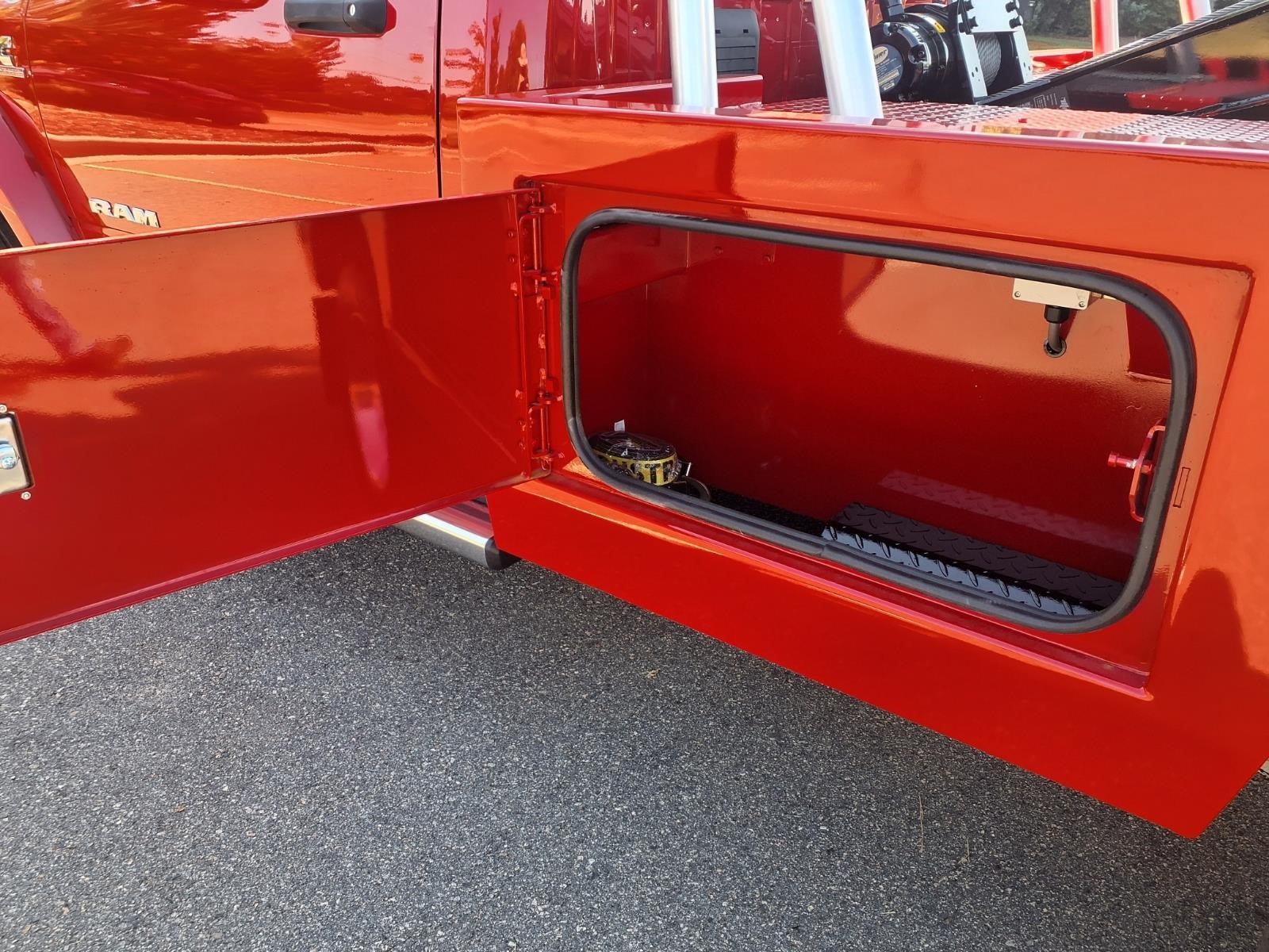 2024 RAM 5500 HD SLT thumbnail 20