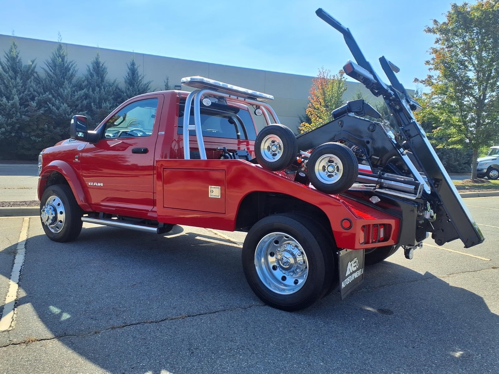 2024 RAM 5500 HD SLT thumbnail 22