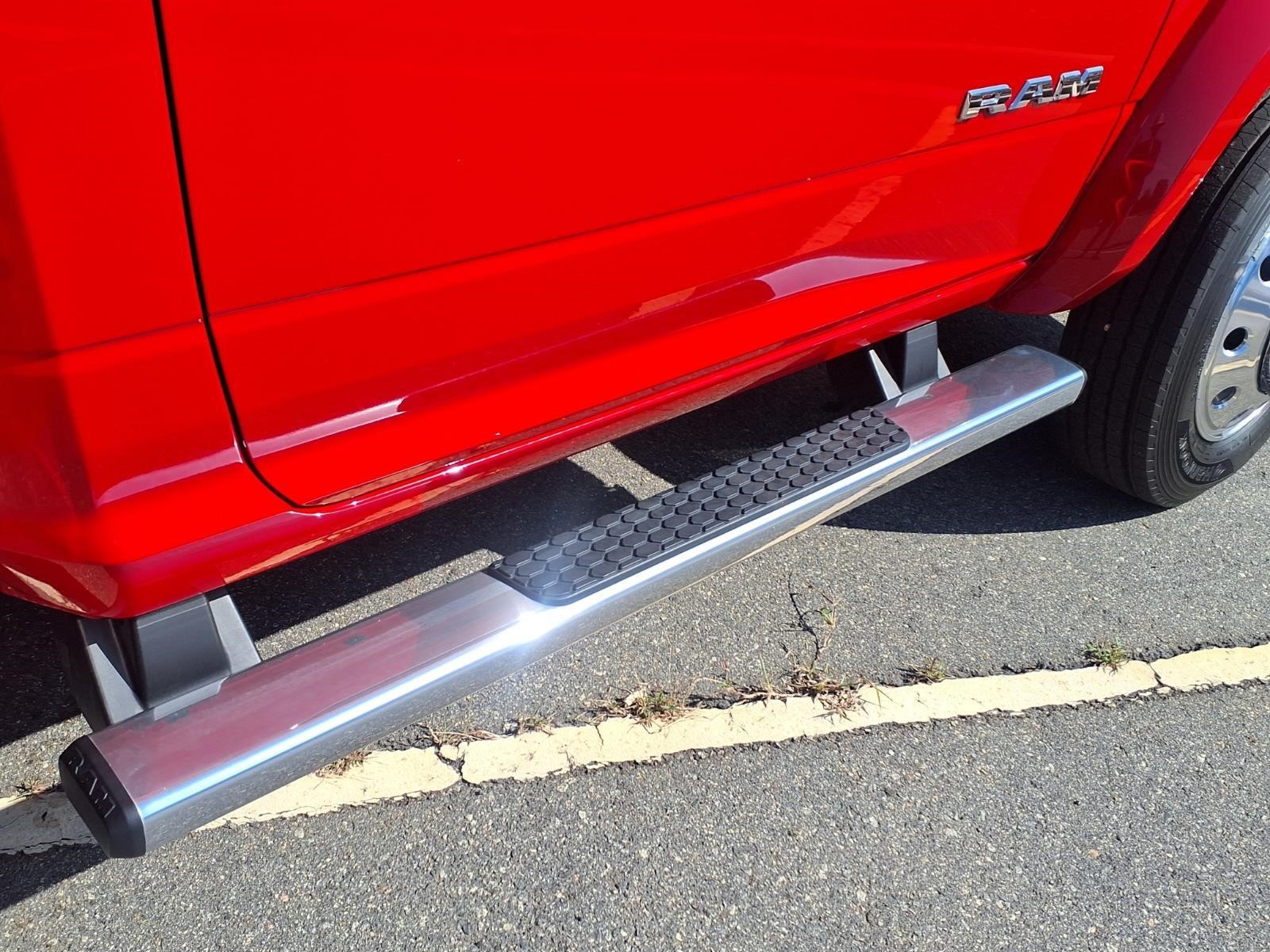 2024 RAM 5500 HD SLT thumbnail 28