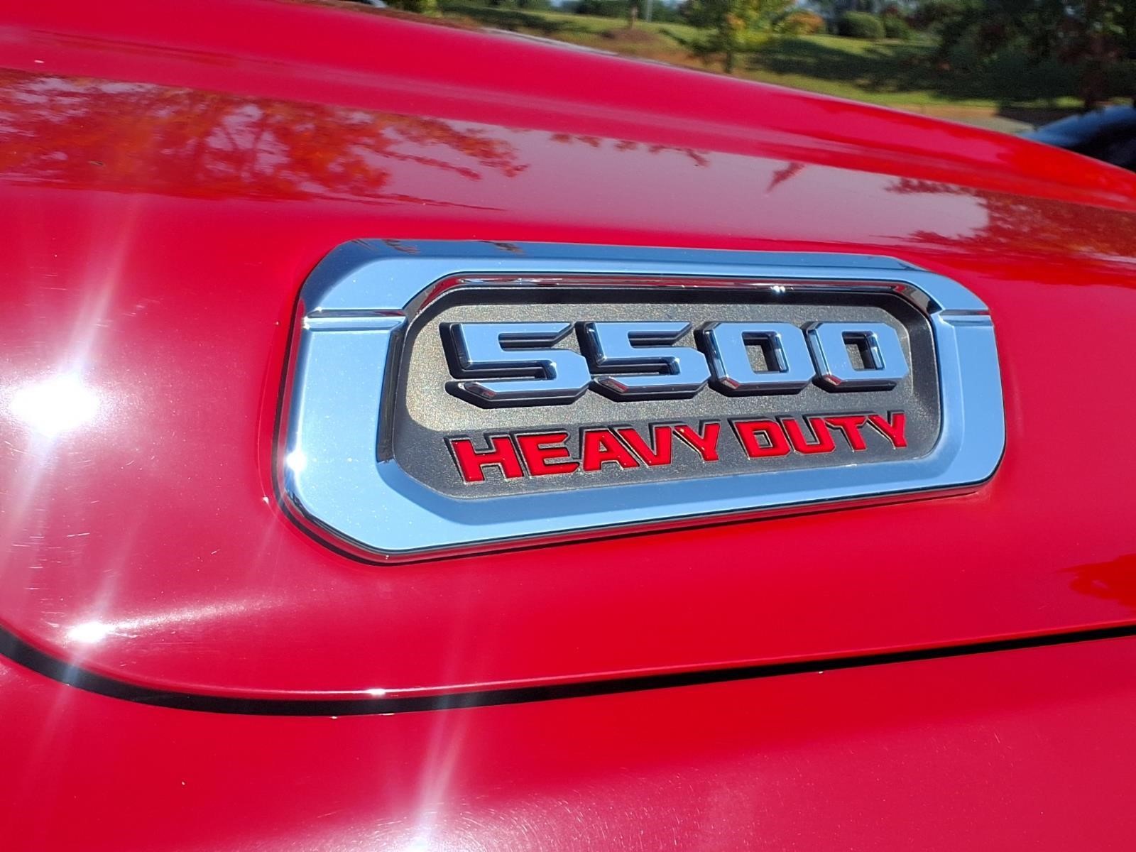2024 RAM 5500 HD SLT thumbnail 30