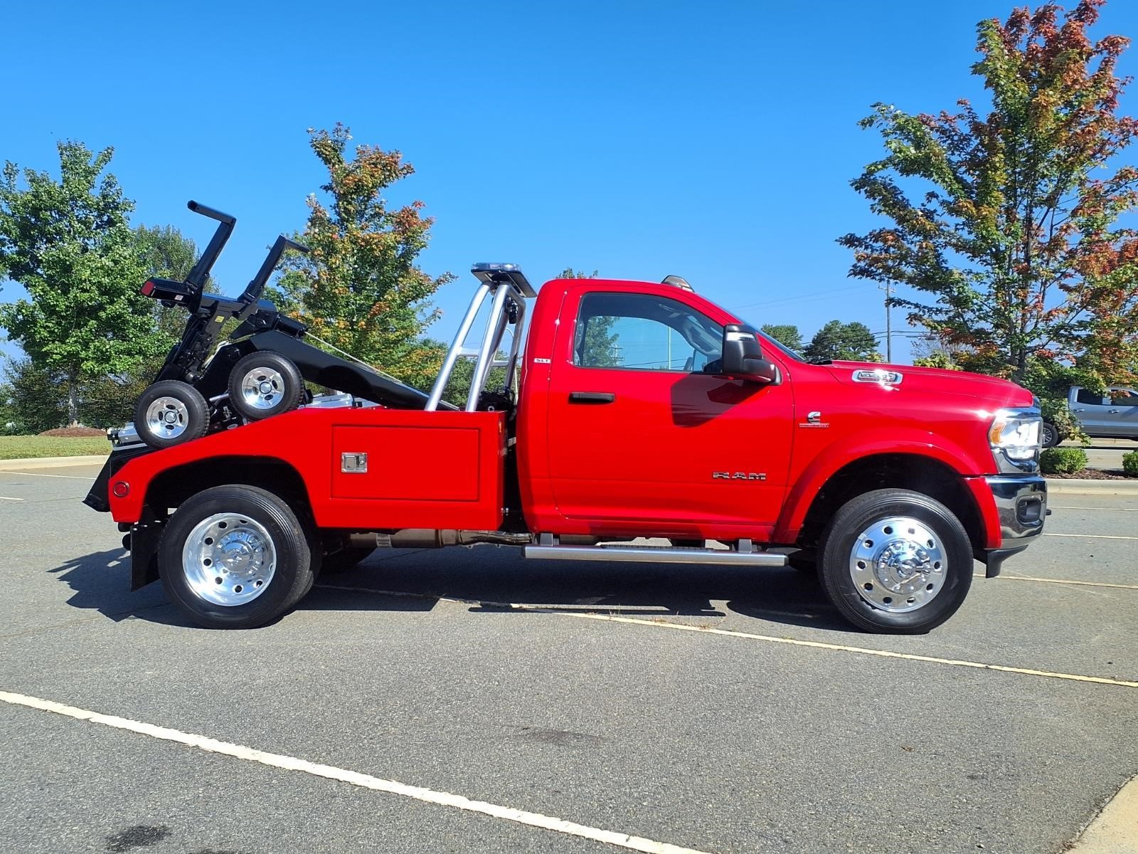 2024 RAM 5500 HD SLT thumbnail 32