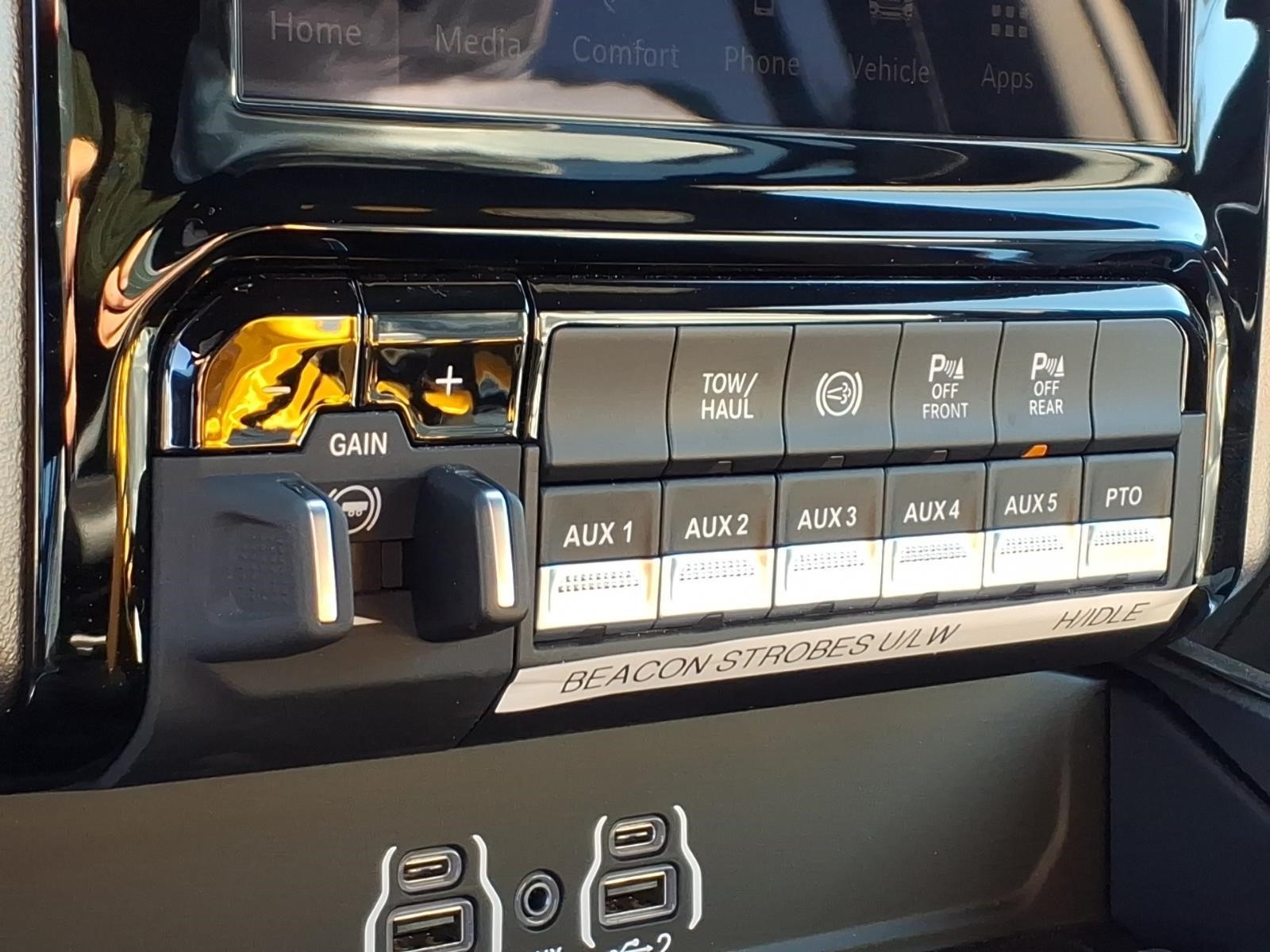 2026 RAM 5500 LARAMIE thumbnail 5