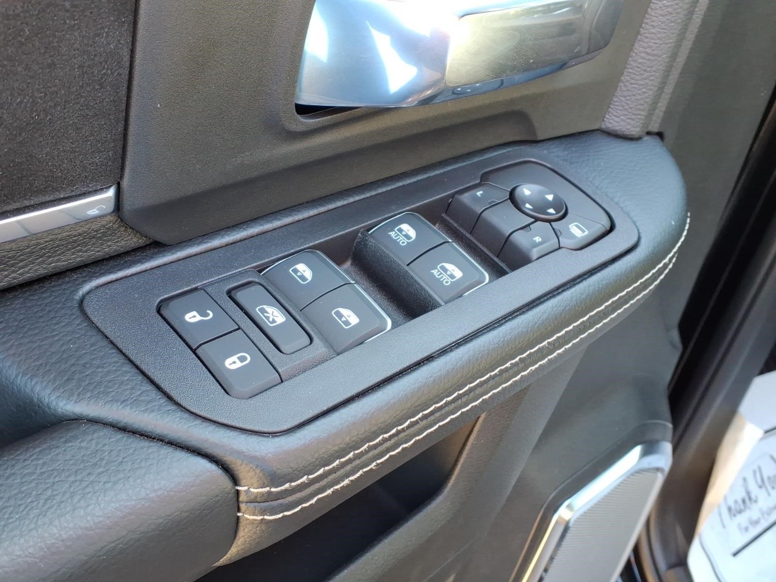 2026 RAM 5500 LARAMIE thumbnail 17