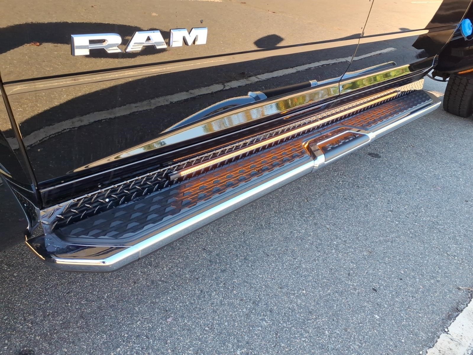 2026 RAM 5500 LARAMIE thumbnail 23