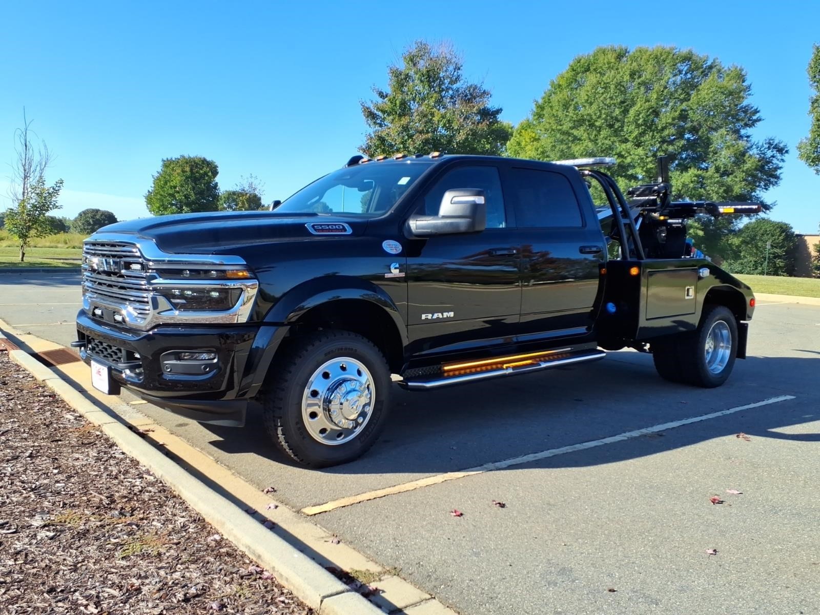 2026 RAM 5500 LARAMIE thumbnail 24