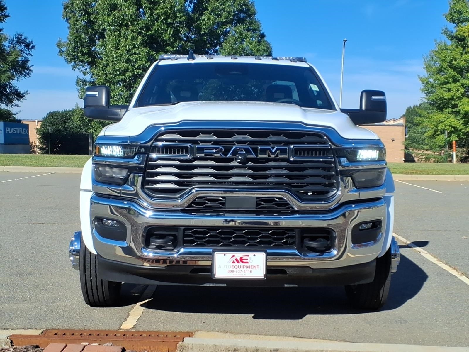 2027 RAM 5500 BIG HORN thumbnail 2