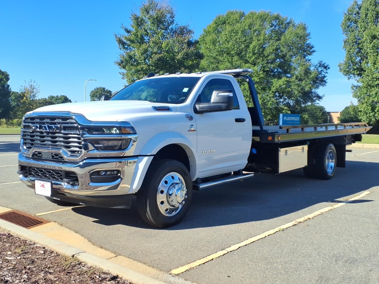 2027 RAM 5500 BIG HORN thumbnail 3