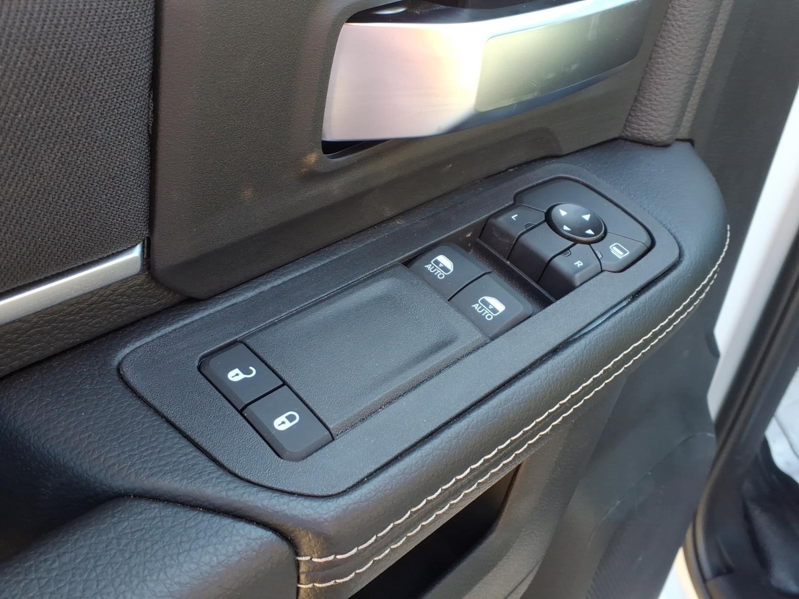 2027 RAM 5500 BIG HORN thumbnail 18