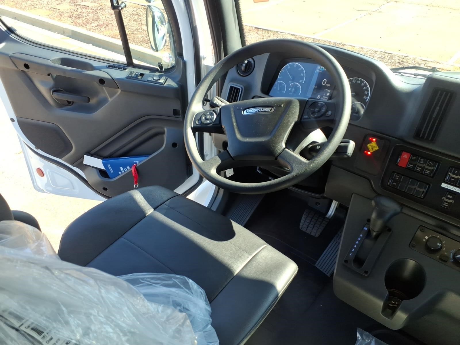 2026 FREIGHTLINER M2 106 thumbnail 15