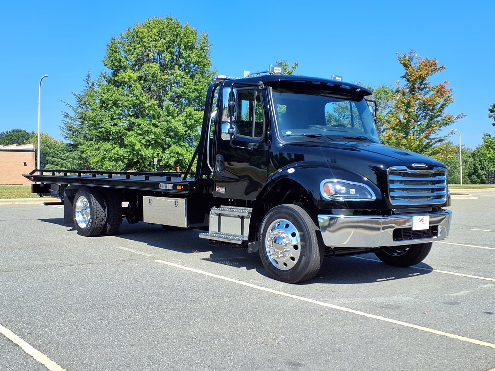 2027 FREIGHTLINER BUSINESS CLASS M2 106 photo 1