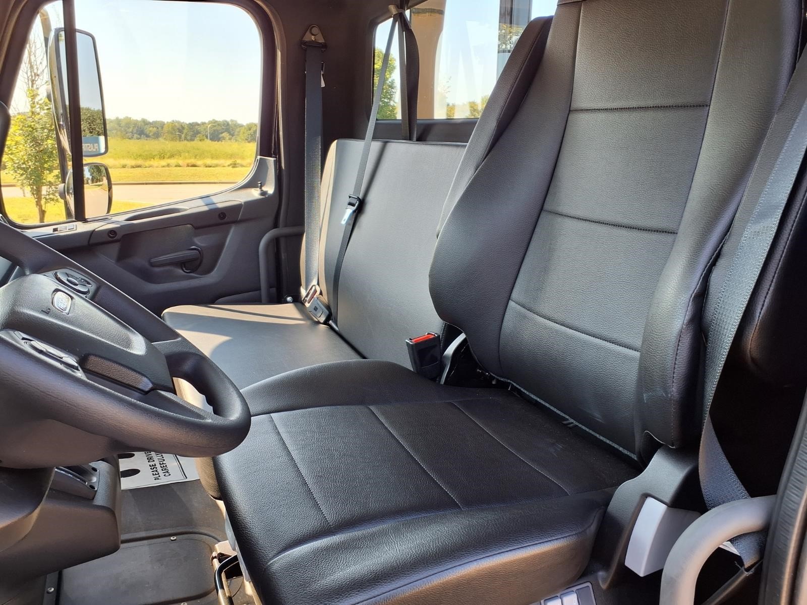 2027 FREIGHTLINER BUSINESS CLASS M2 106 thumbnail 13