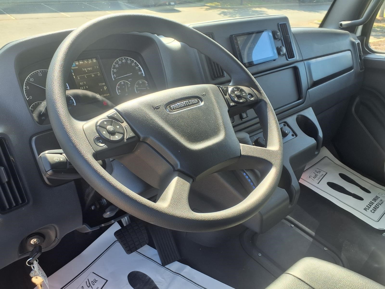 2027 FREIGHTLINER BUSINESS CLASS M2 106 thumbnail 4
