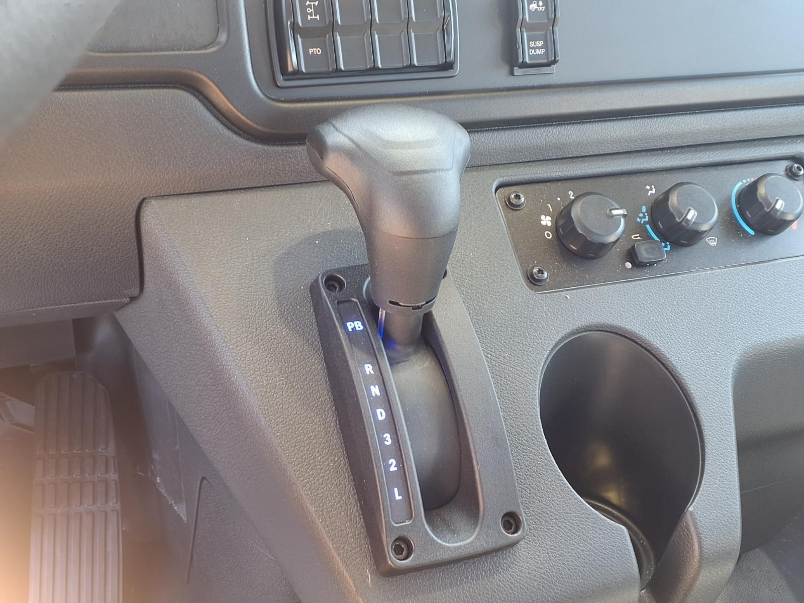 2027 FREIGHTLINER BUSINESS CLASS M2 106 thumbnail 8