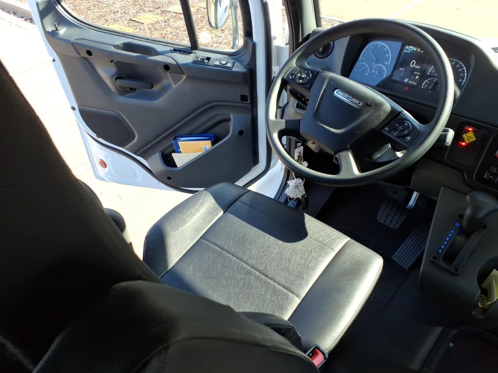 2027 FREIGHTLINER M2 106 thumbnail 12